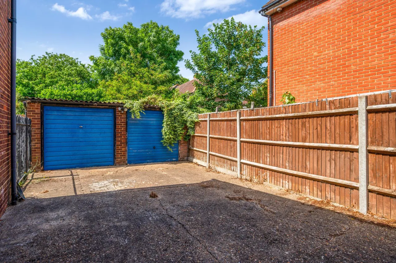 Brambles Close, TW7, photo 8