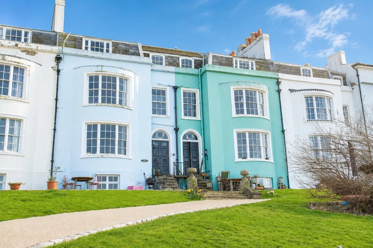 2 bed flat for sale, Central Parade, Herne Bay, CT6
