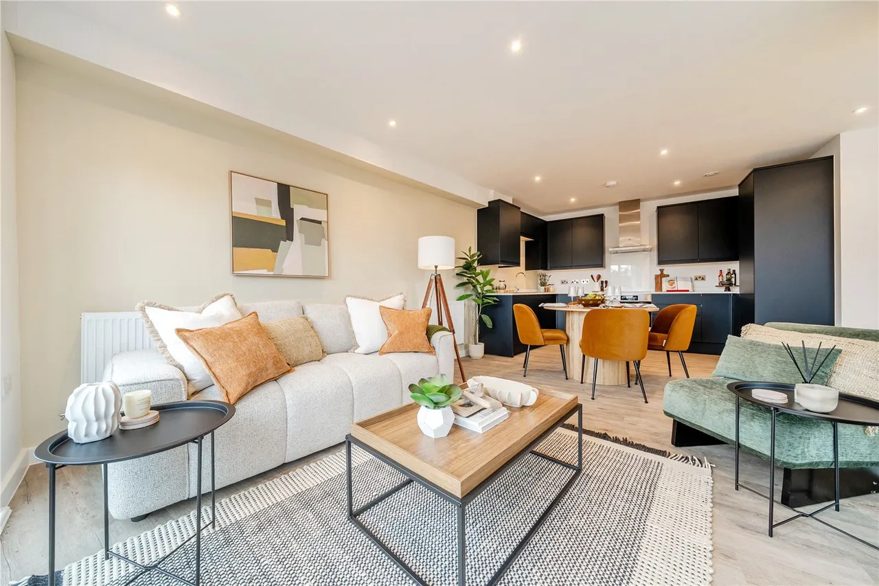 2 bed flat for sale — West Street, DA8