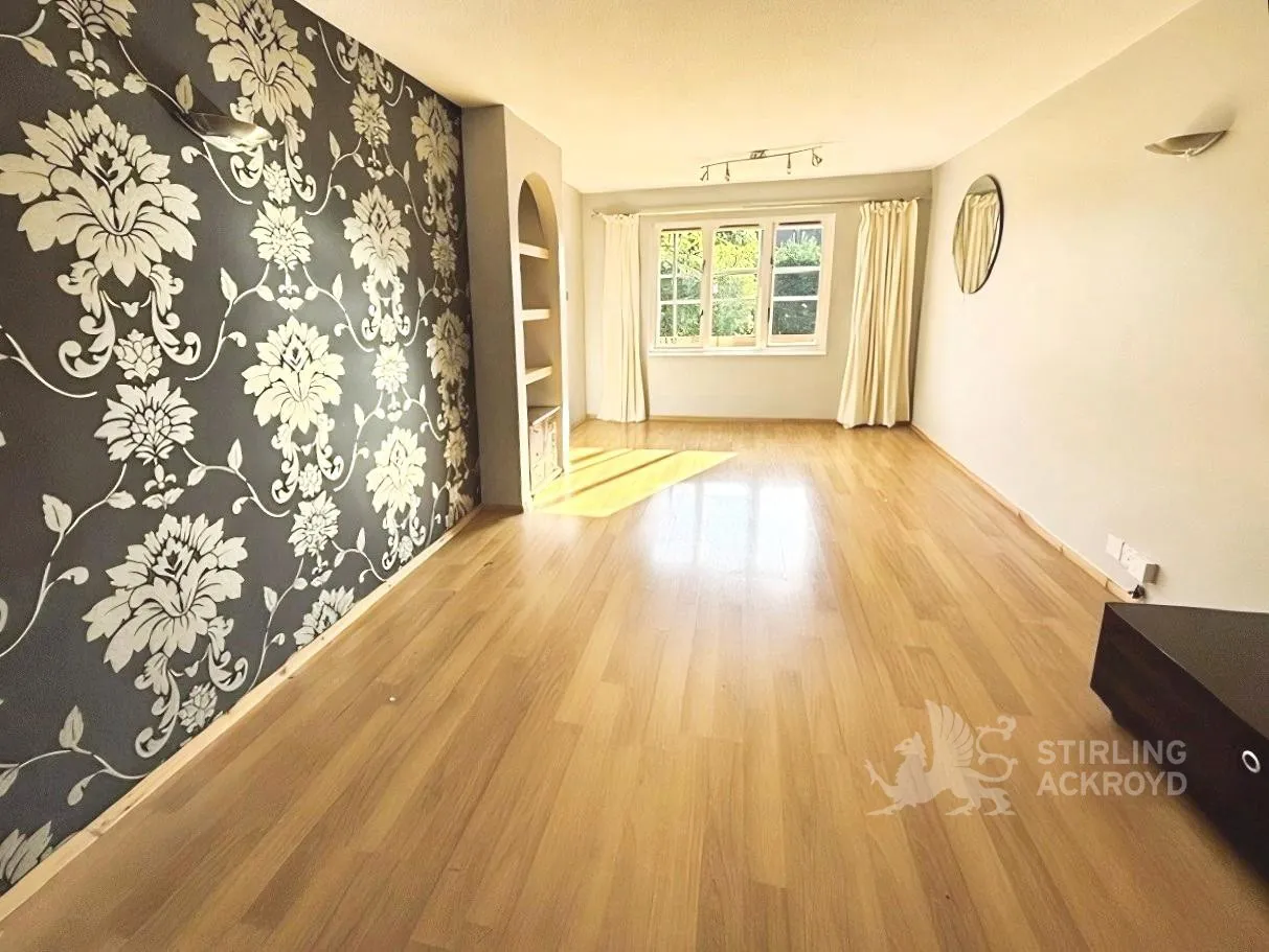 Benwell Court, Sunbury-on-Thames, TW16, photo 2