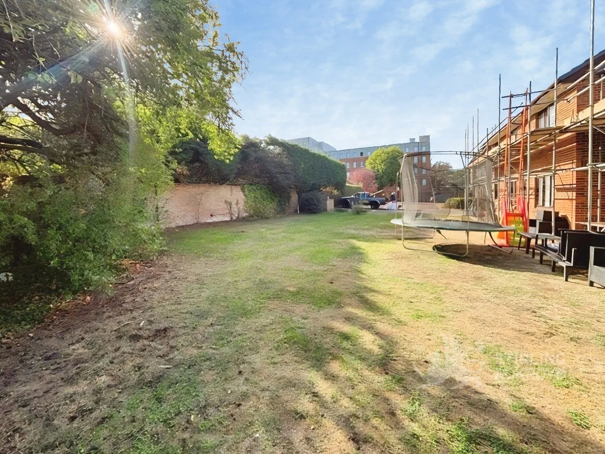 Benwell Court, Sunbury-on-Thames, TW16, photo 5