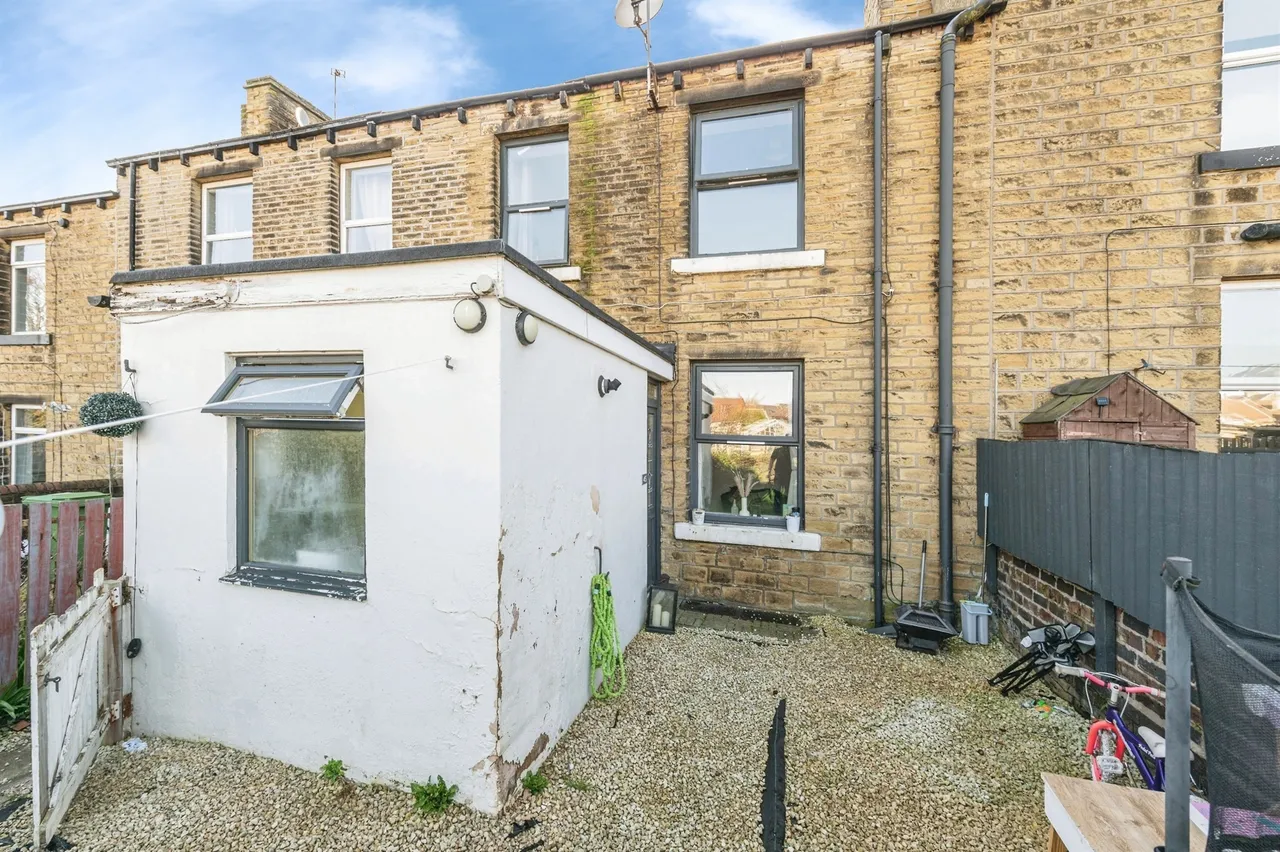 2 bed house for sale — May Street, Crosland Moor, Huddersfield