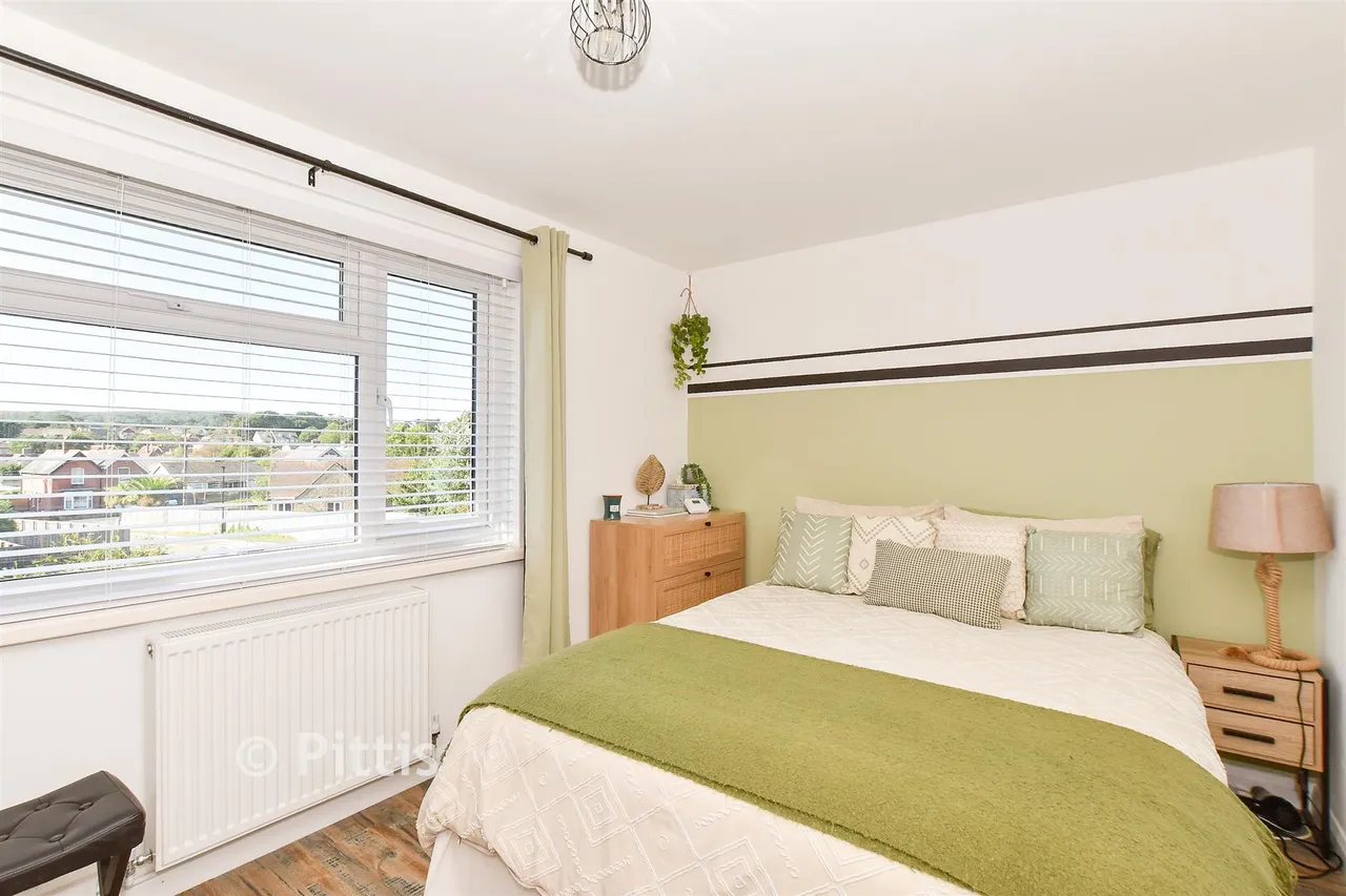 Solent Gardens, Freshwater, PO40, photo 7