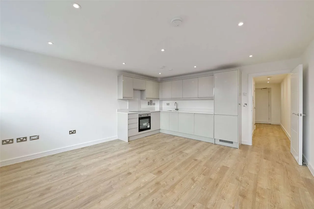 Dedworth Road, Windsor, Berkshire, SL4 5AZ, photo 2