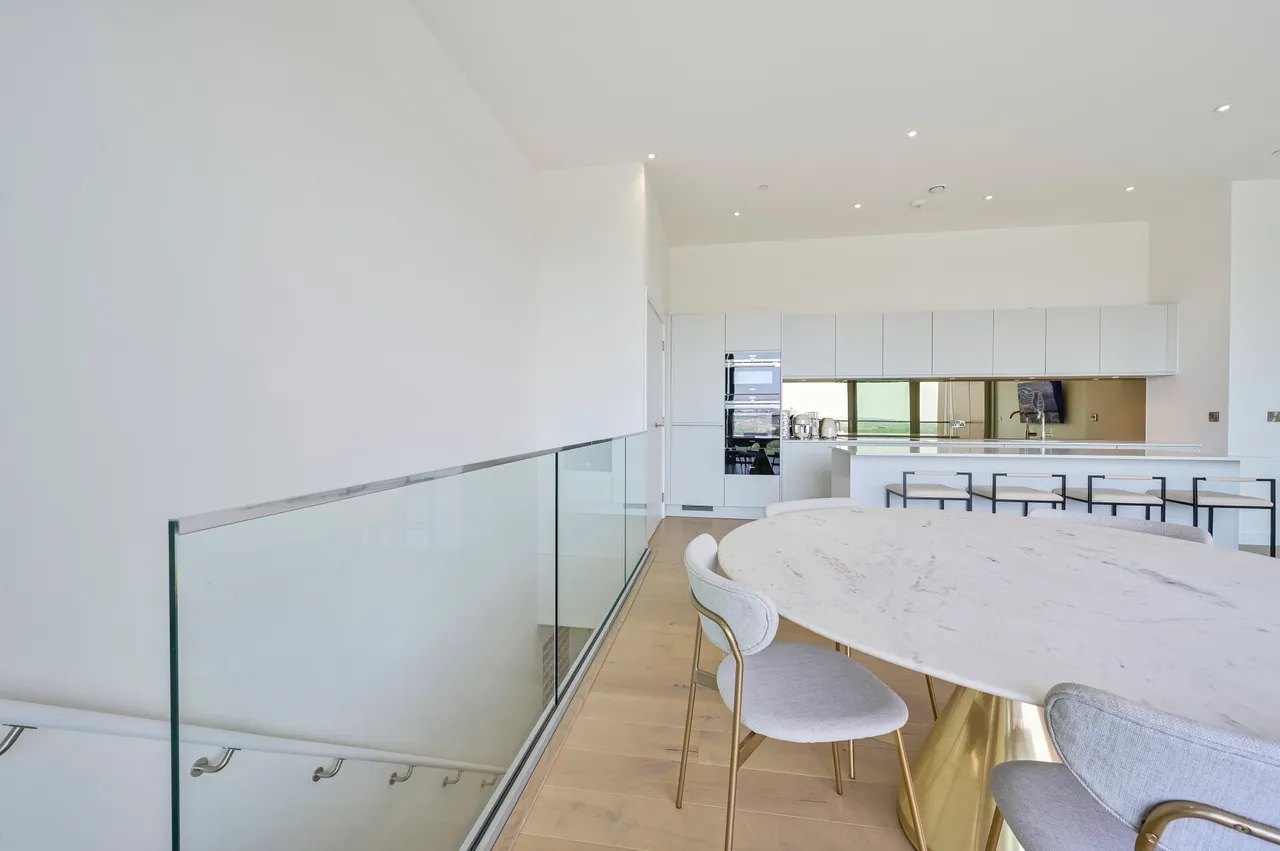 Flat 78, Bronze Building, 18 Buckhold Road, London, photo 8