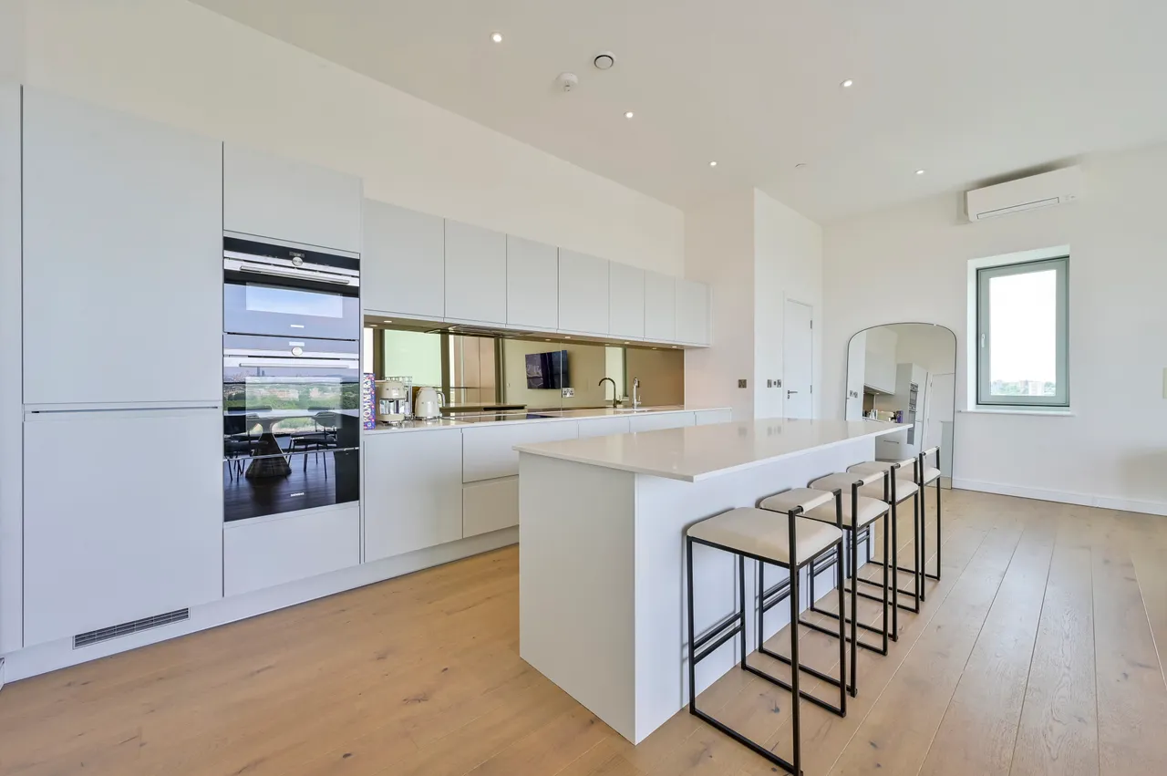 Flat 78, Bronze Building, 18 Buckhold Road, London, photo 10