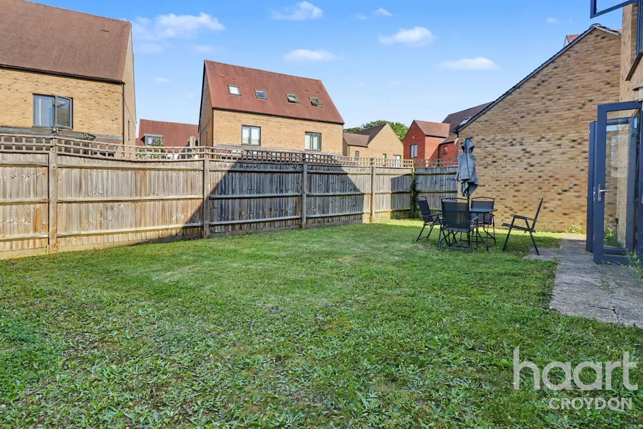 Charles Howell Drive, Coulsdon, CR5, photo 15