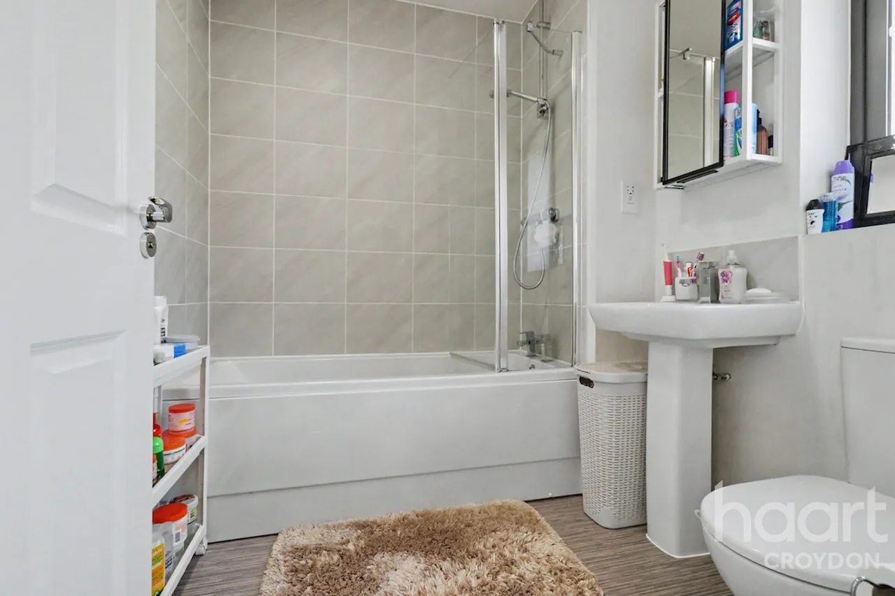 Charles Howell Drive, Coulsdon, CR5, photo 12