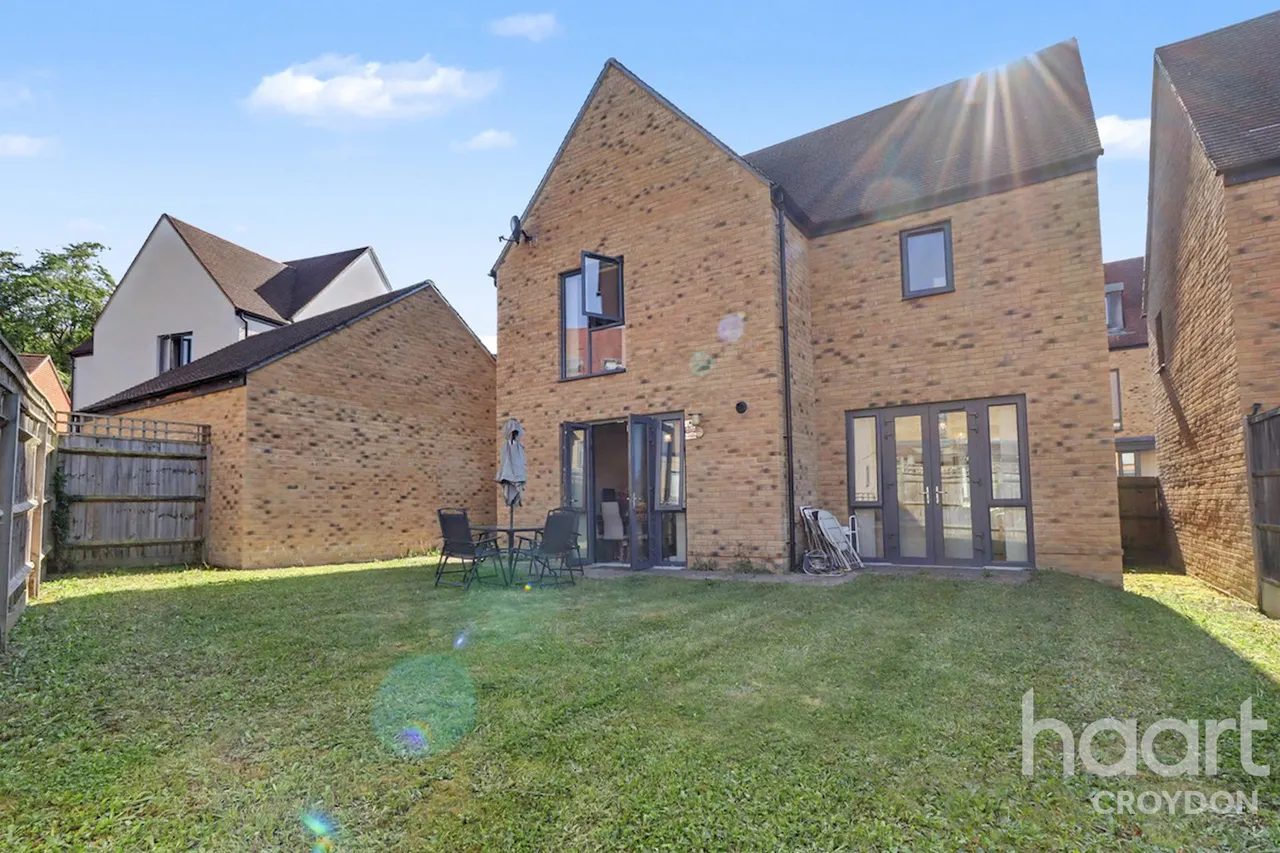 Charles Howell Drive, Coulsdon, CR5, photo 16