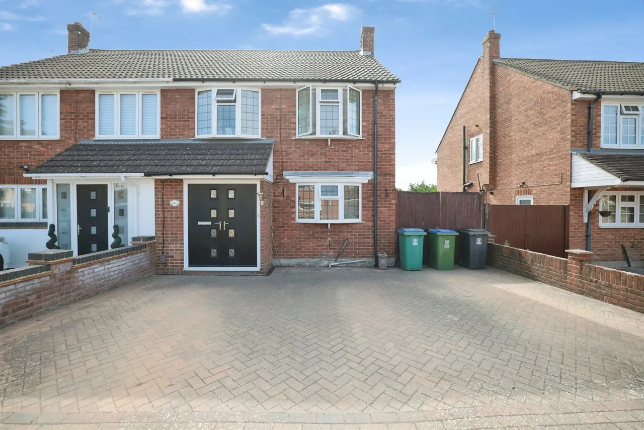 3 bed house for sale — Biddenham Turn, Watford