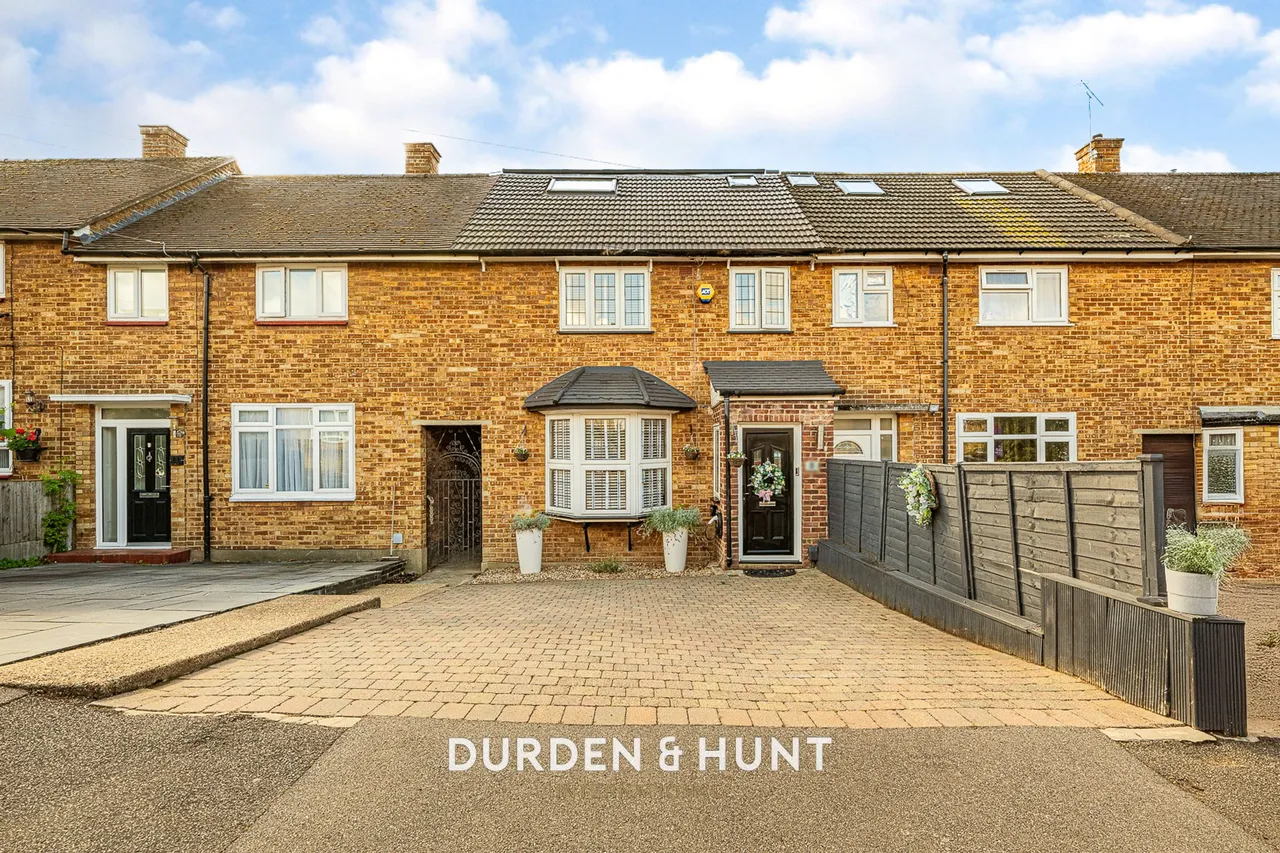 4 bed house for sale, Wickford Drive, Harold Hill, RM3
