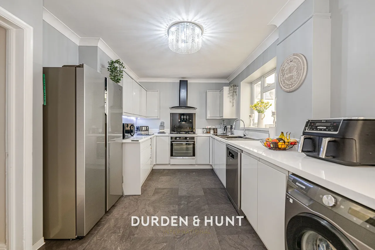 Wickford Drive, Harold Hill, RM3, photo 5