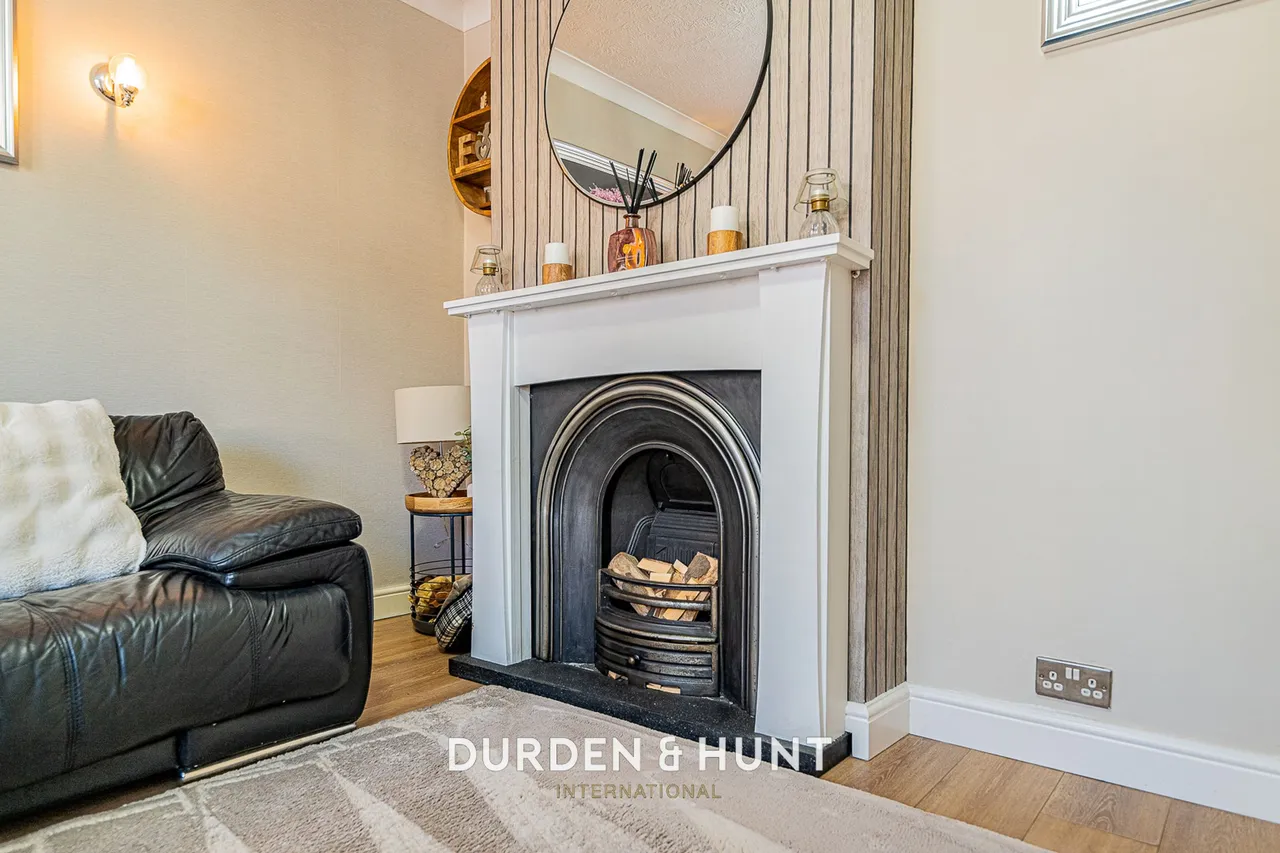 Wickford Drive, Harold Hill, RM3, photo 4