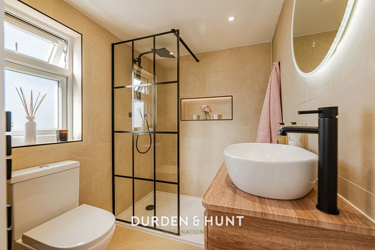 Wickford Drive, Harold Hill, RM3, photo 29