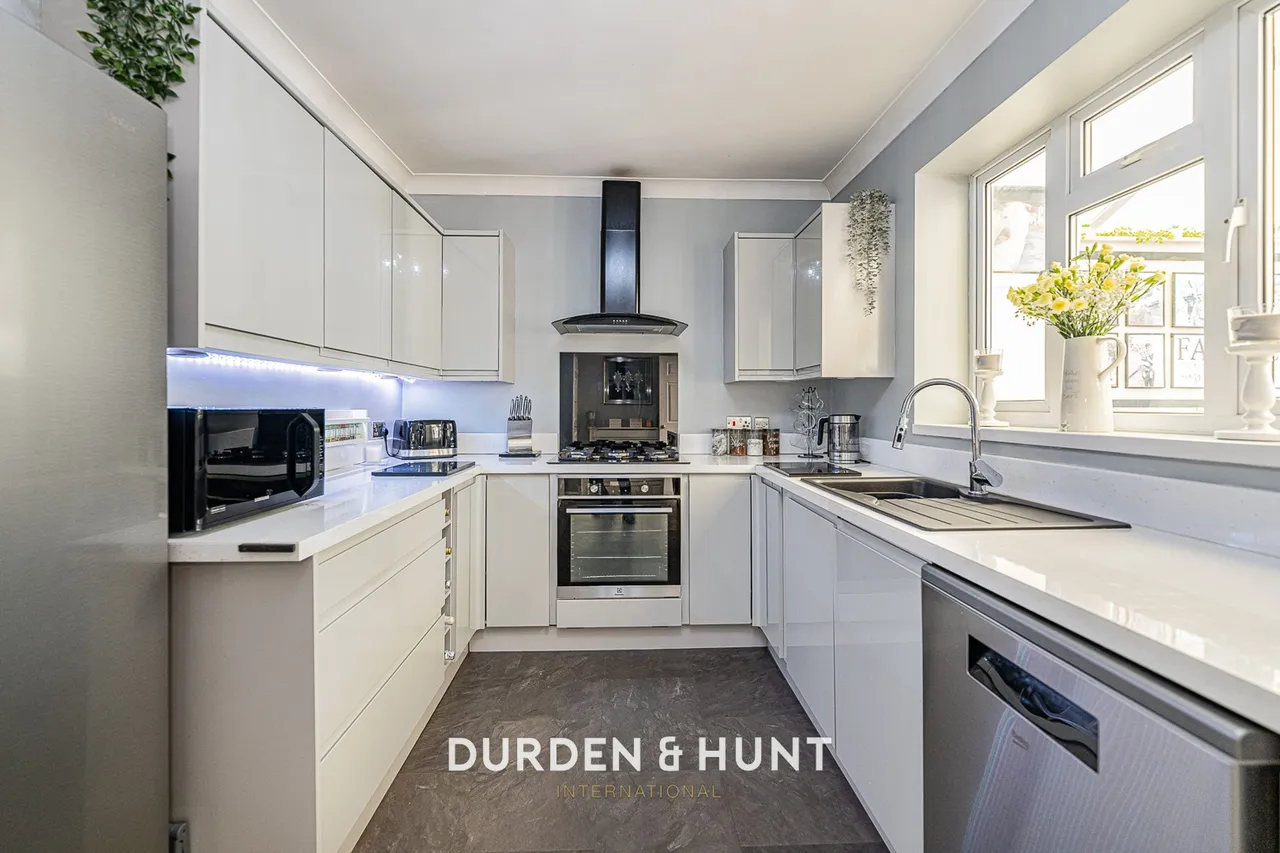 Wickford Drive, Harold Hill, RM3, photo 6