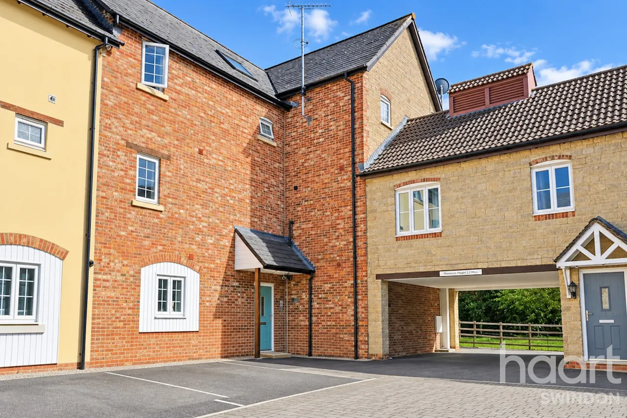 2 bed flat for sale, Maybold Crescent, Swindon, SN25