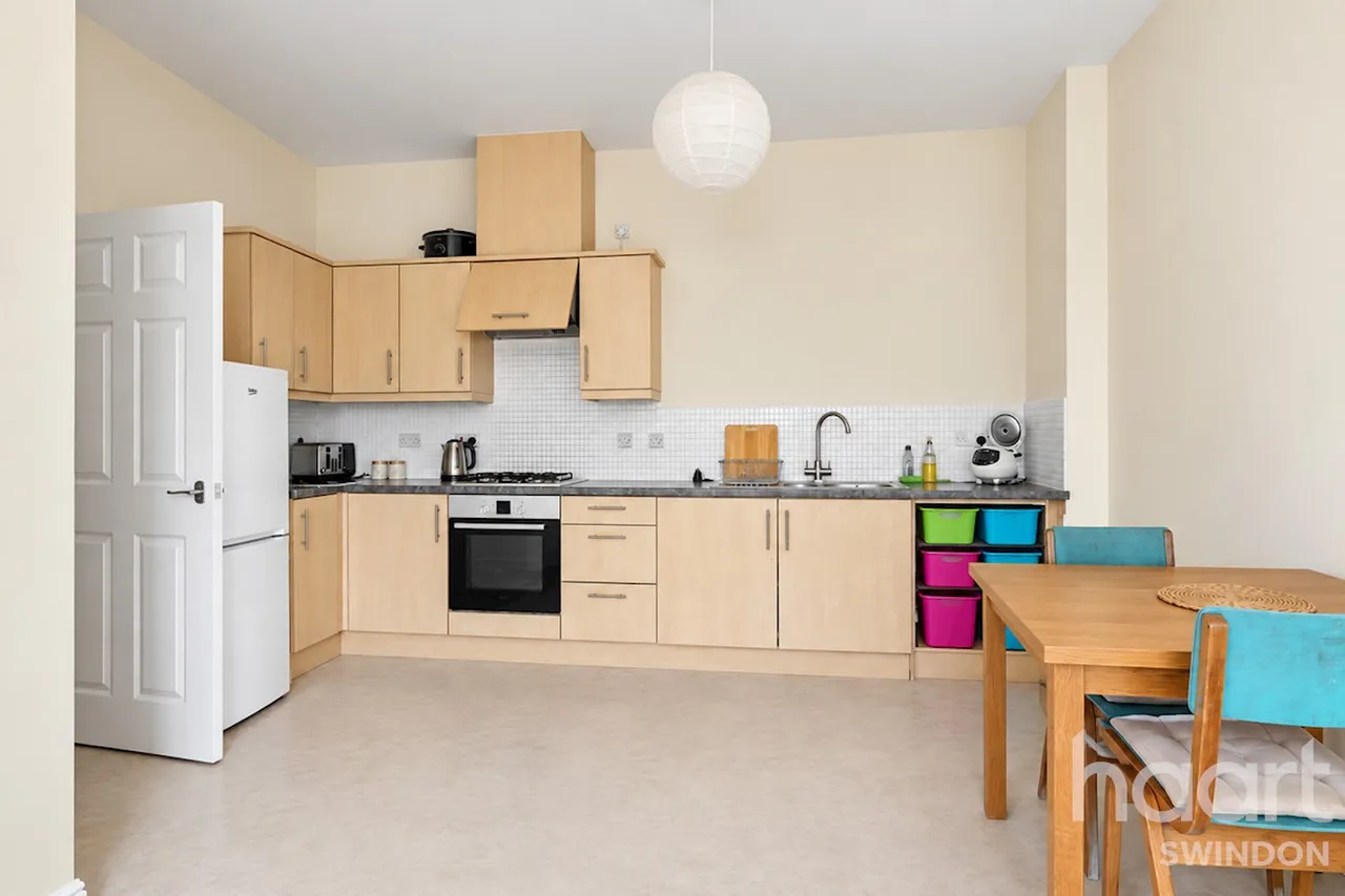 Maybold Crescent, Swindon, SN25, photo 7
