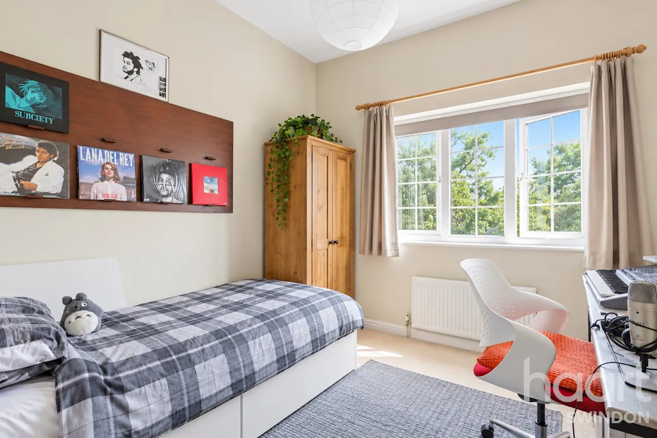 Maybold Crescent, Swindon, SN25, photo 6