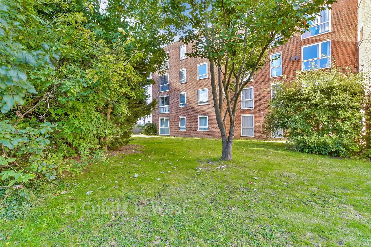 St. James Road, Sutton, SM1, photo 2