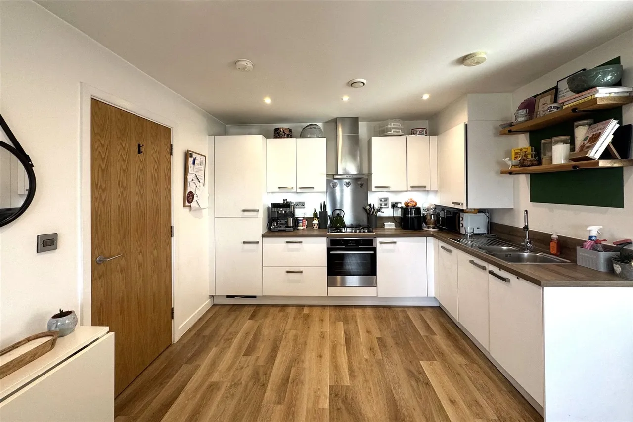 Maybery House, Sopwith Drive, Farnborough, Hampshire, GU14 6GP, photo 3