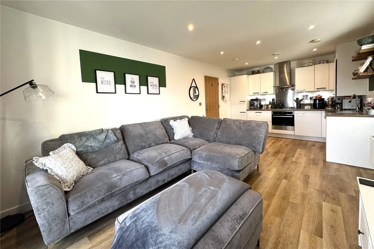 Maybery House, Sopwith Drive, Farnborough, Hampshire, GU14 6GP, photo 2
