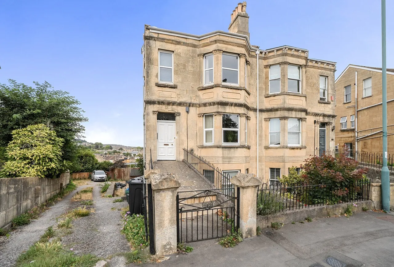 flat for sale — Lower Oldfield Park, Bath, BA2 3HP