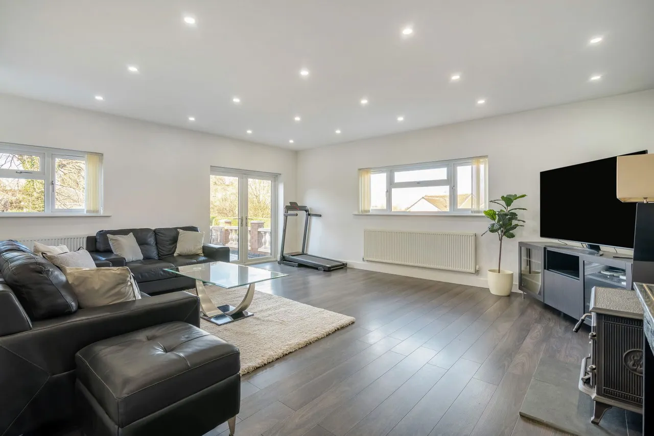 Fitzwilliam Street, Swinton, S64, photo 13
