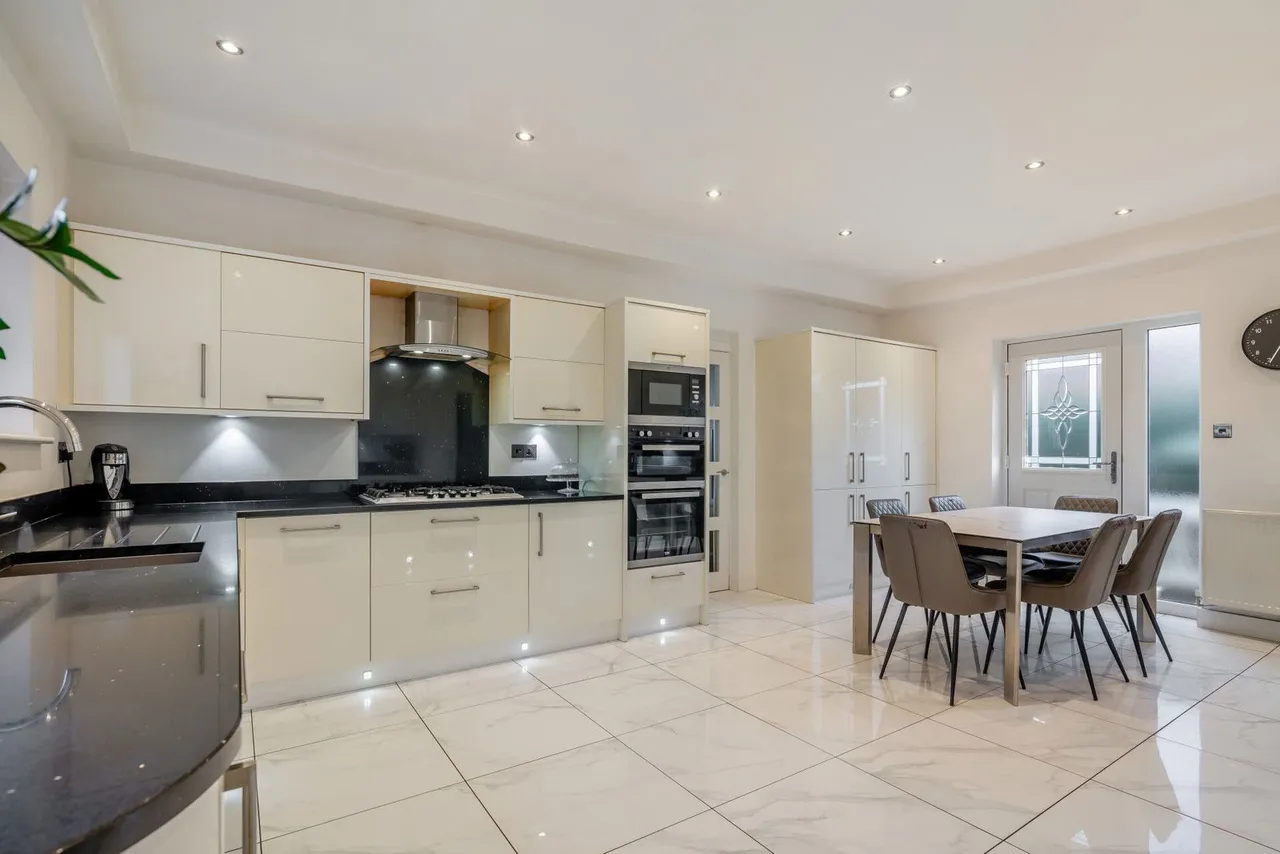 Fitzwilliam Street, Swinton, S64, photo 6