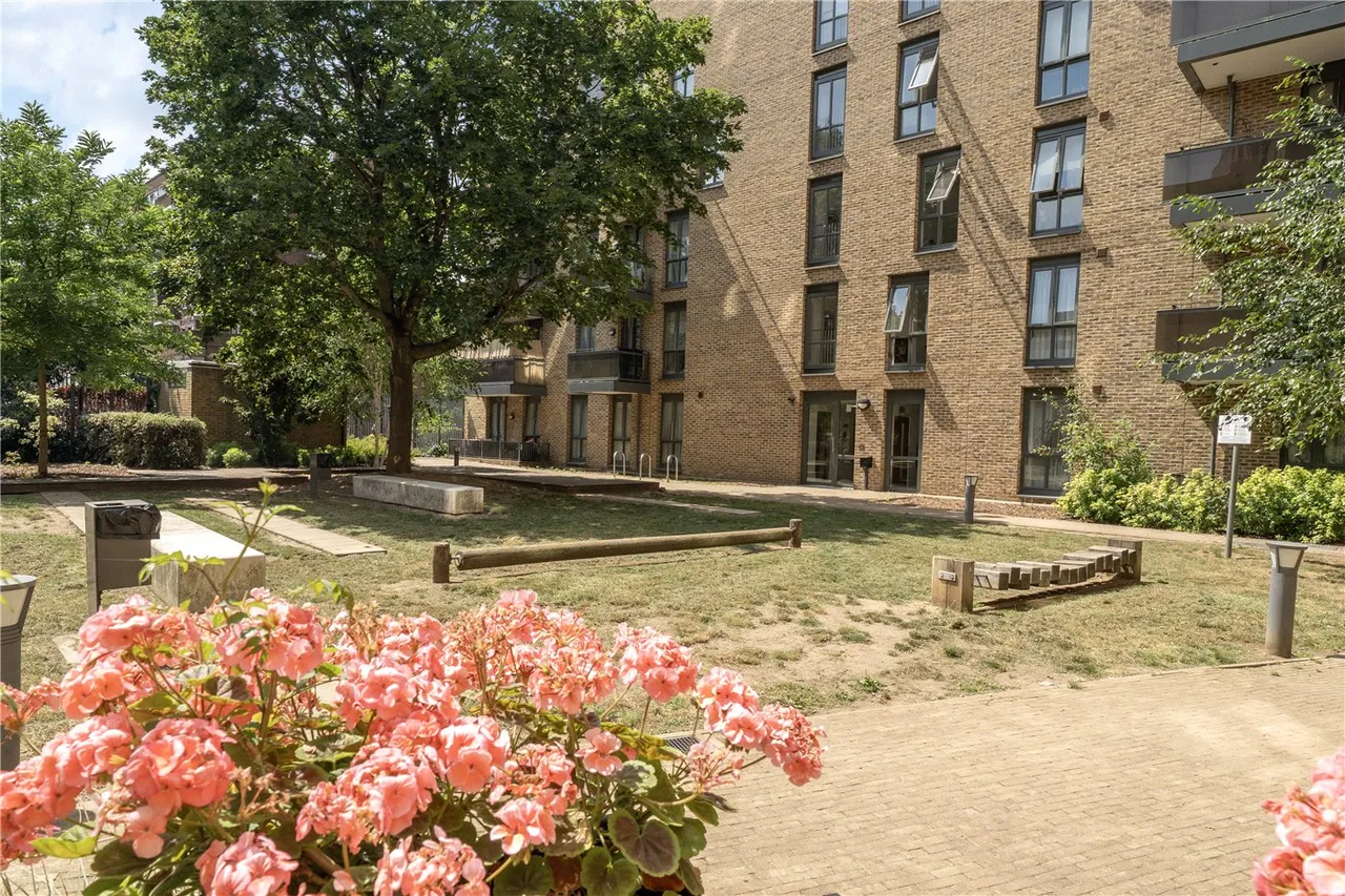 Bight Court, 17 Nellie Cressall Way, London, E3, photo 4