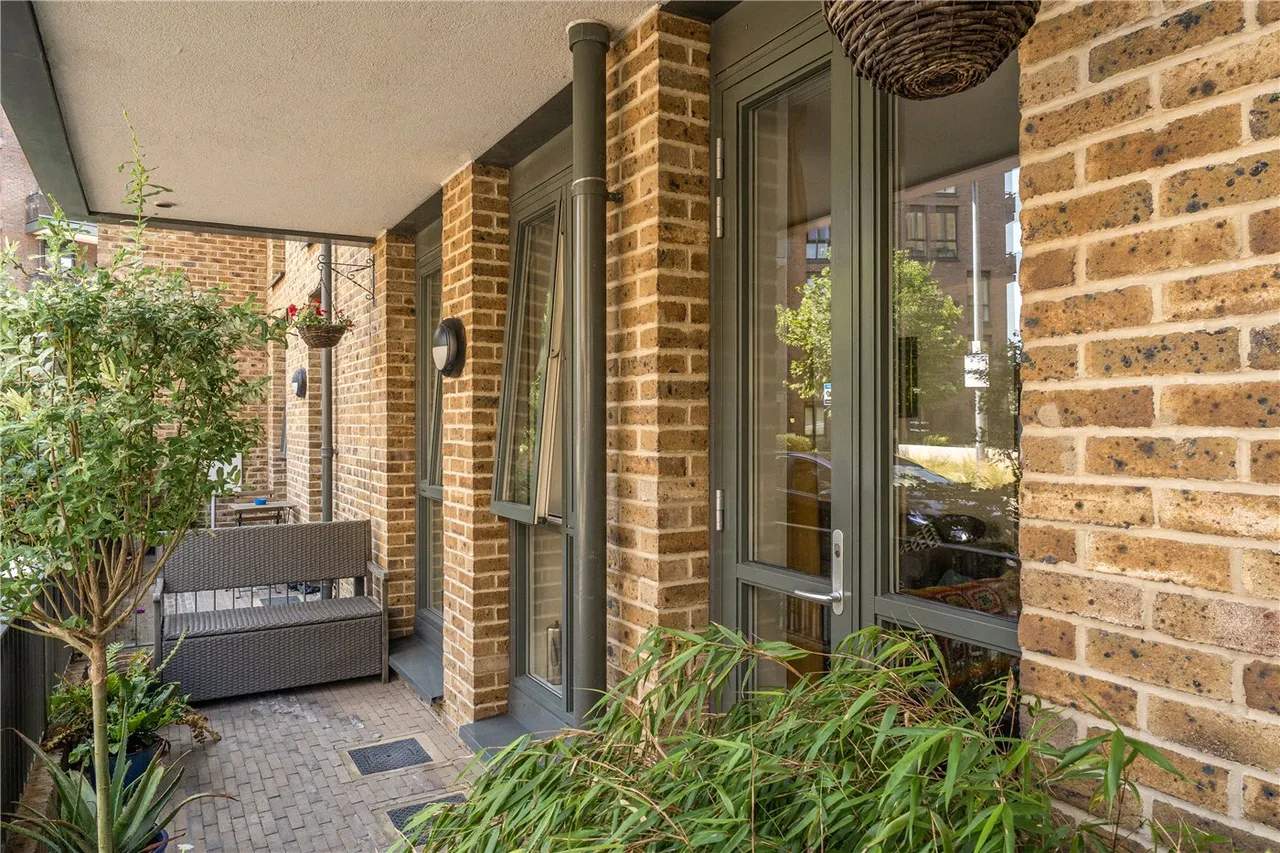 2 bed flat for sale — Bight Court, 17 Nellie Cressall Way, London, E3