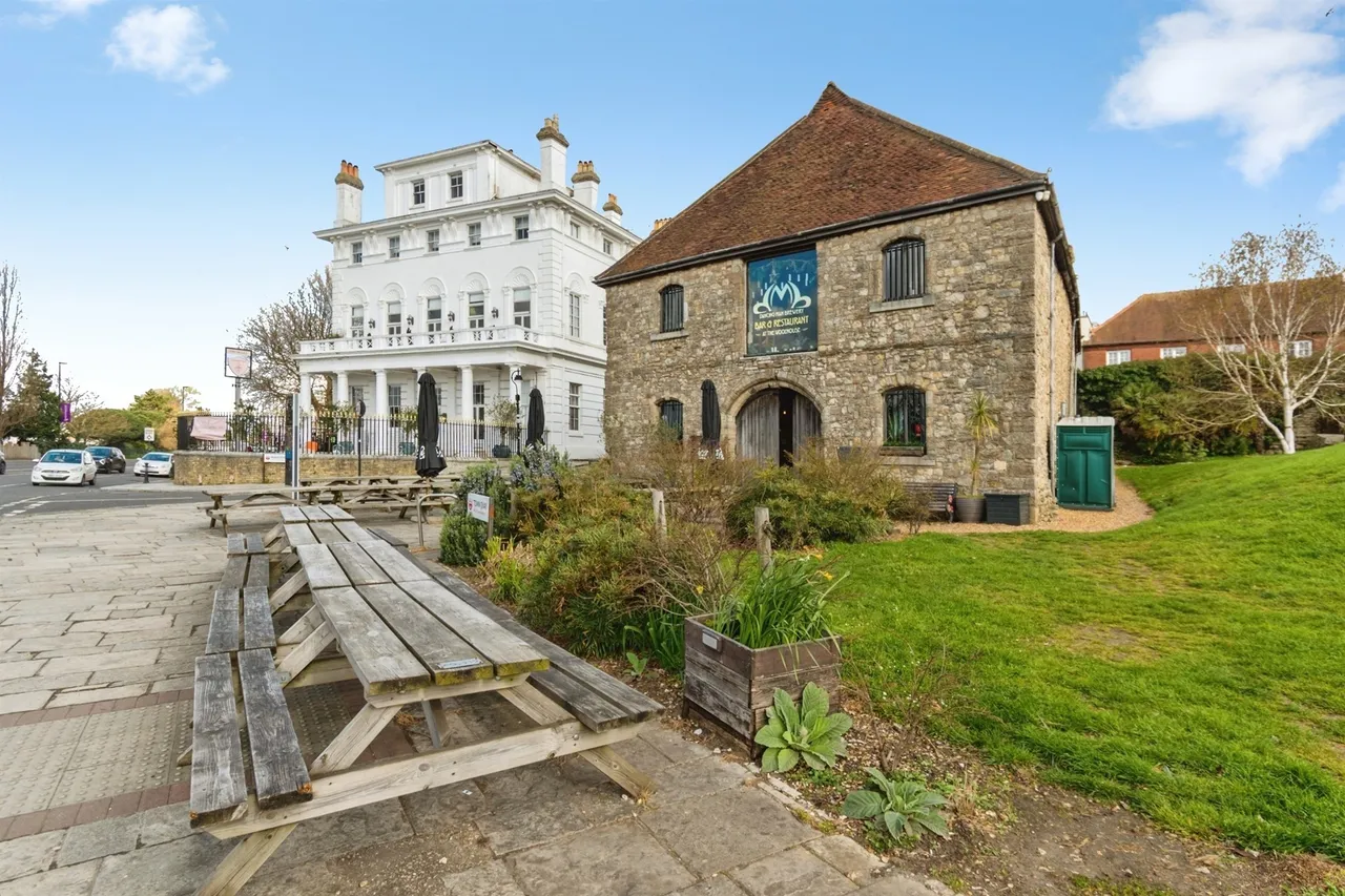 Back Of The Walls, Southampton, SO14, photo 10