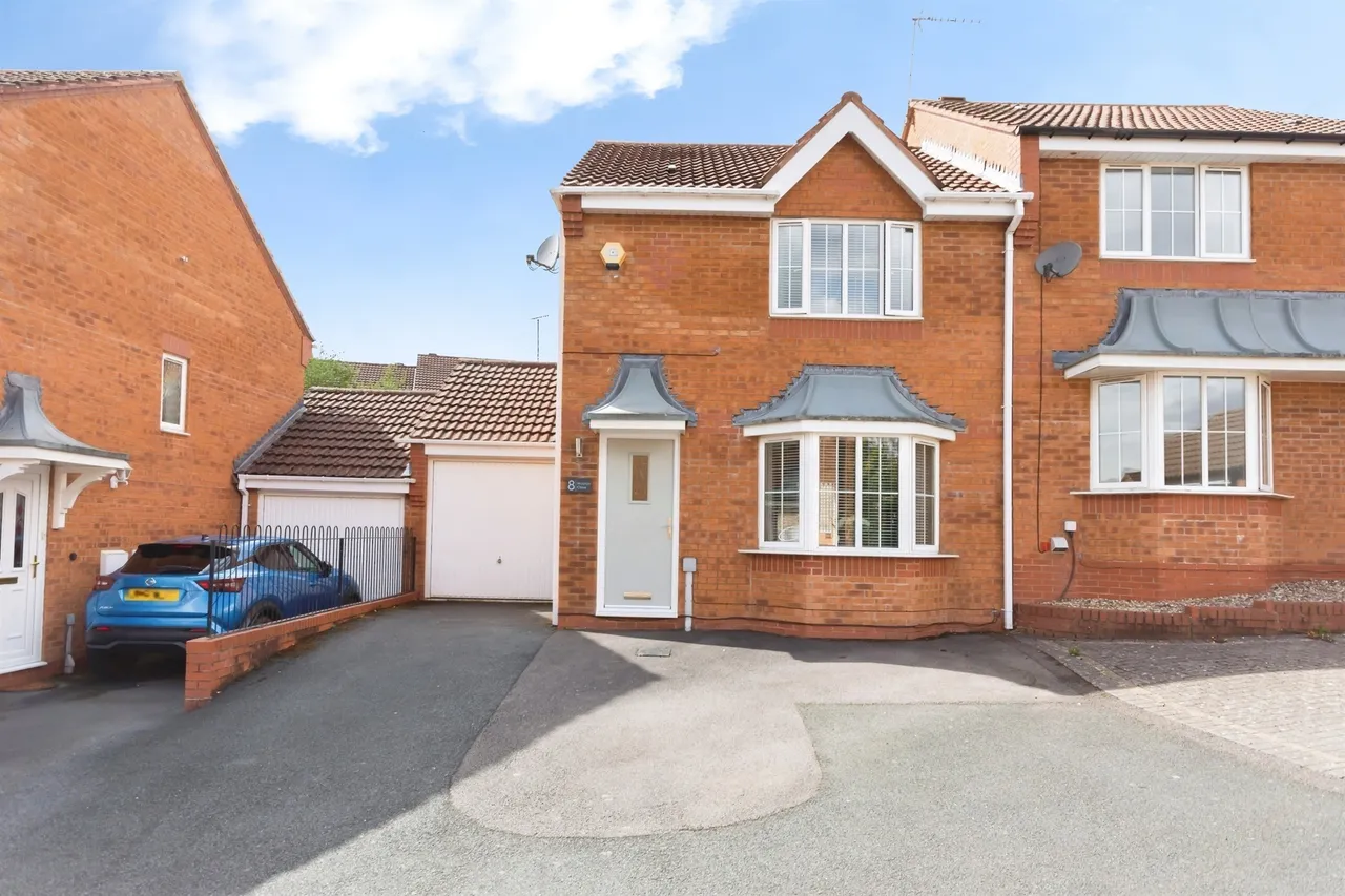 3 bed house for sale — Wooton Close, Redditch