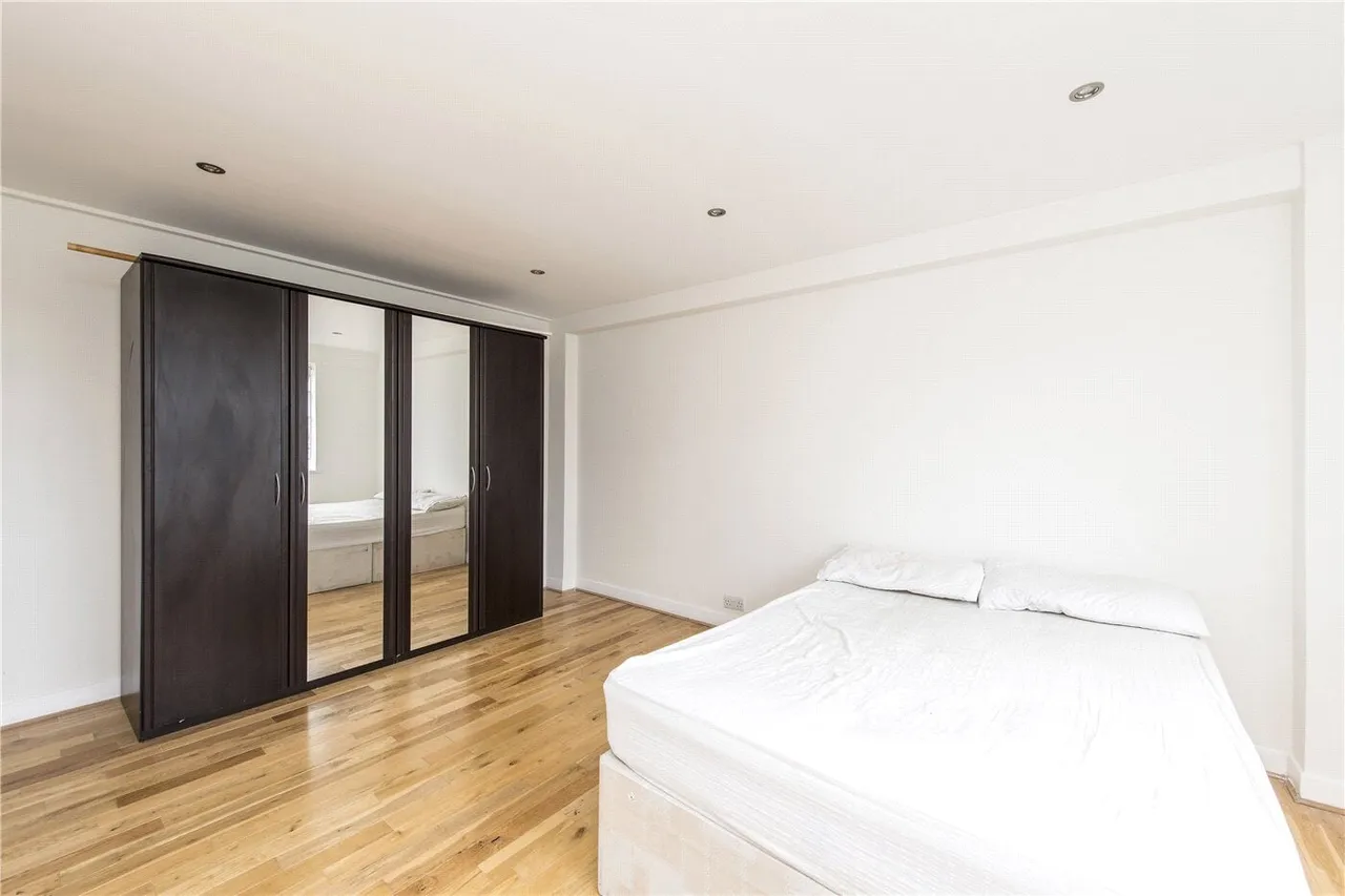 Corner Fielde, Streatham Hill, SW2, photo 4