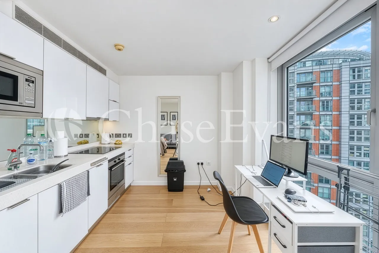 Fairmont Avenue, Canarry Wharf, E14, photo 2