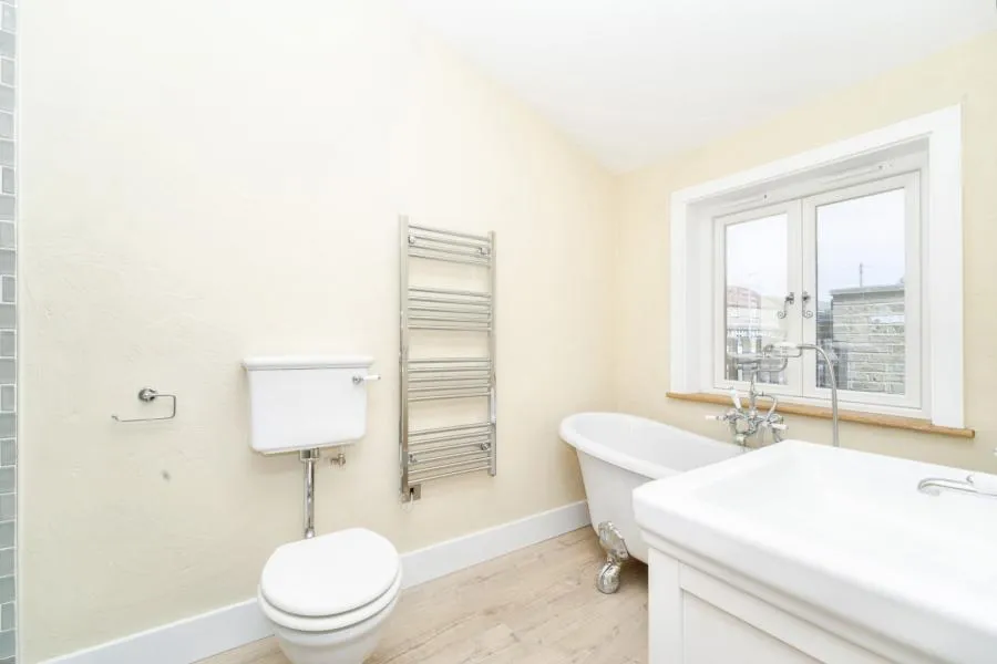 Harmondsworth Lane, Sipson, UB7, photo 17