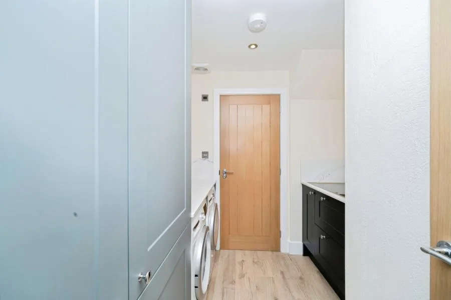 Harmondsworth Lane, Sipson, UB7, photo 9