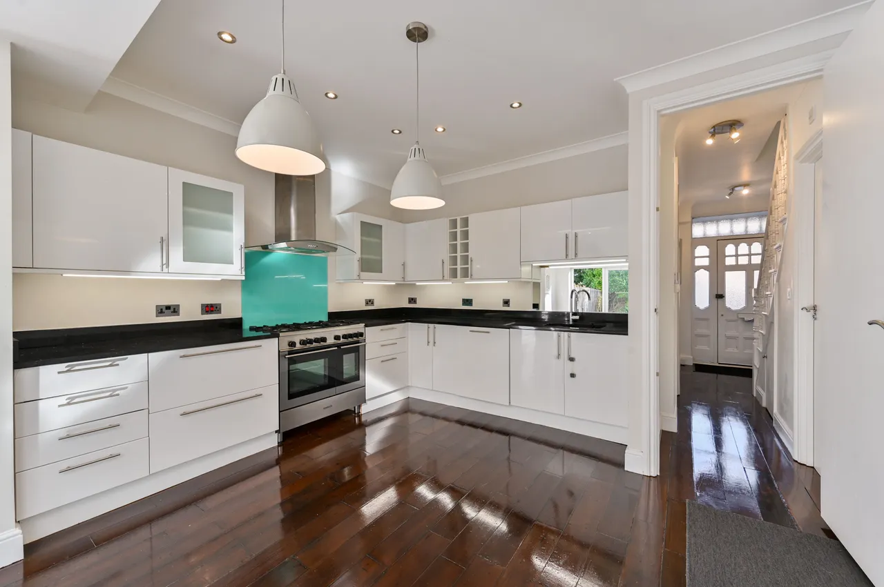 London, SW20, photo 3