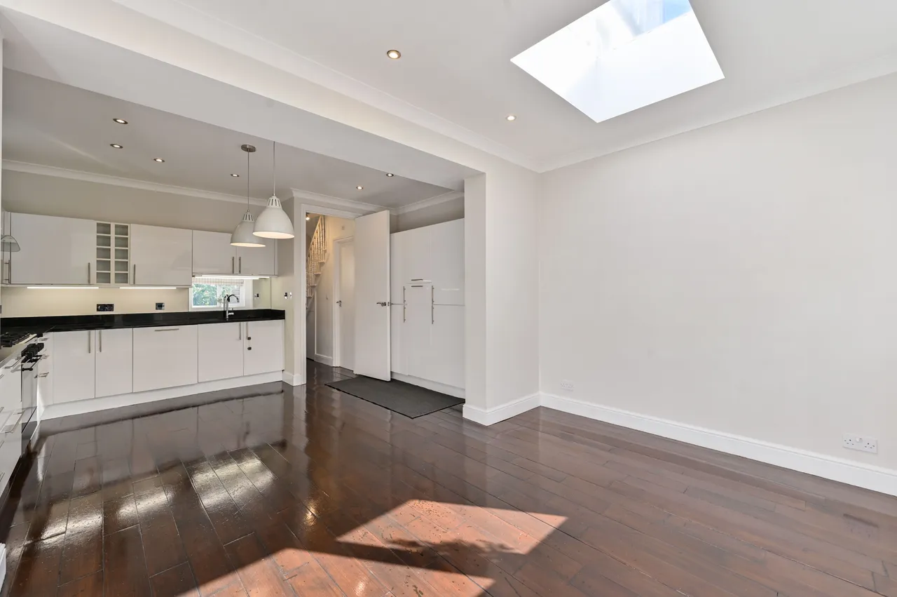London, SW20, photo 6