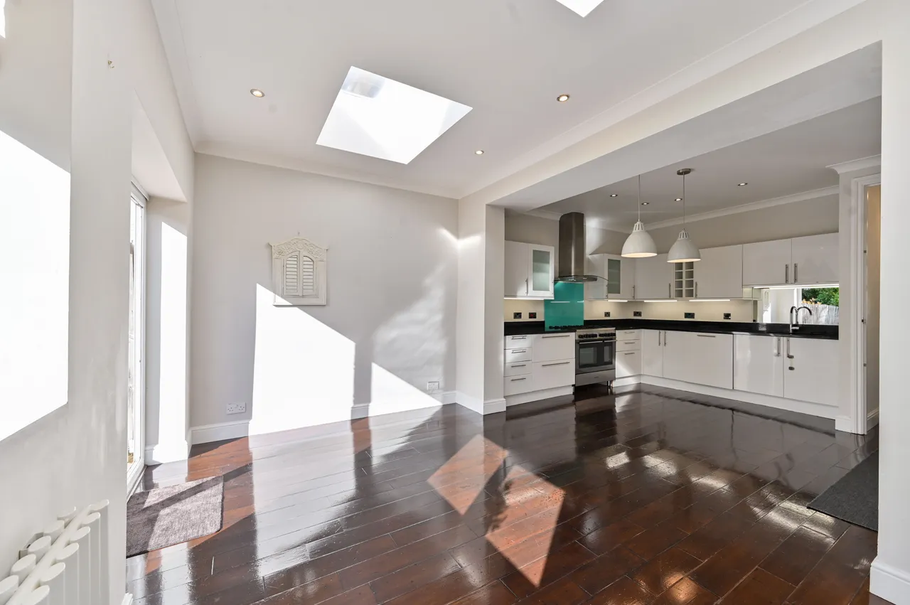 London, SW20, photo 4