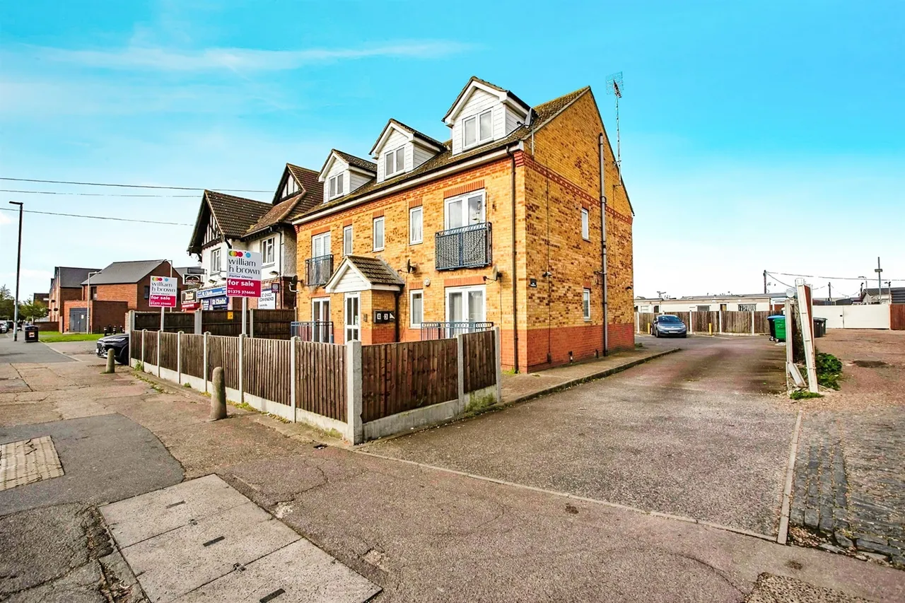 St. Chads Road, Tilbury, RM18, photo 7