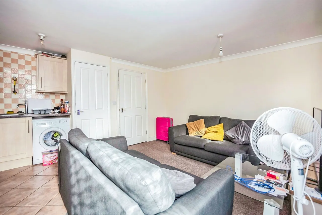 St. Chads Road, Tilbury, RM18, photo 4