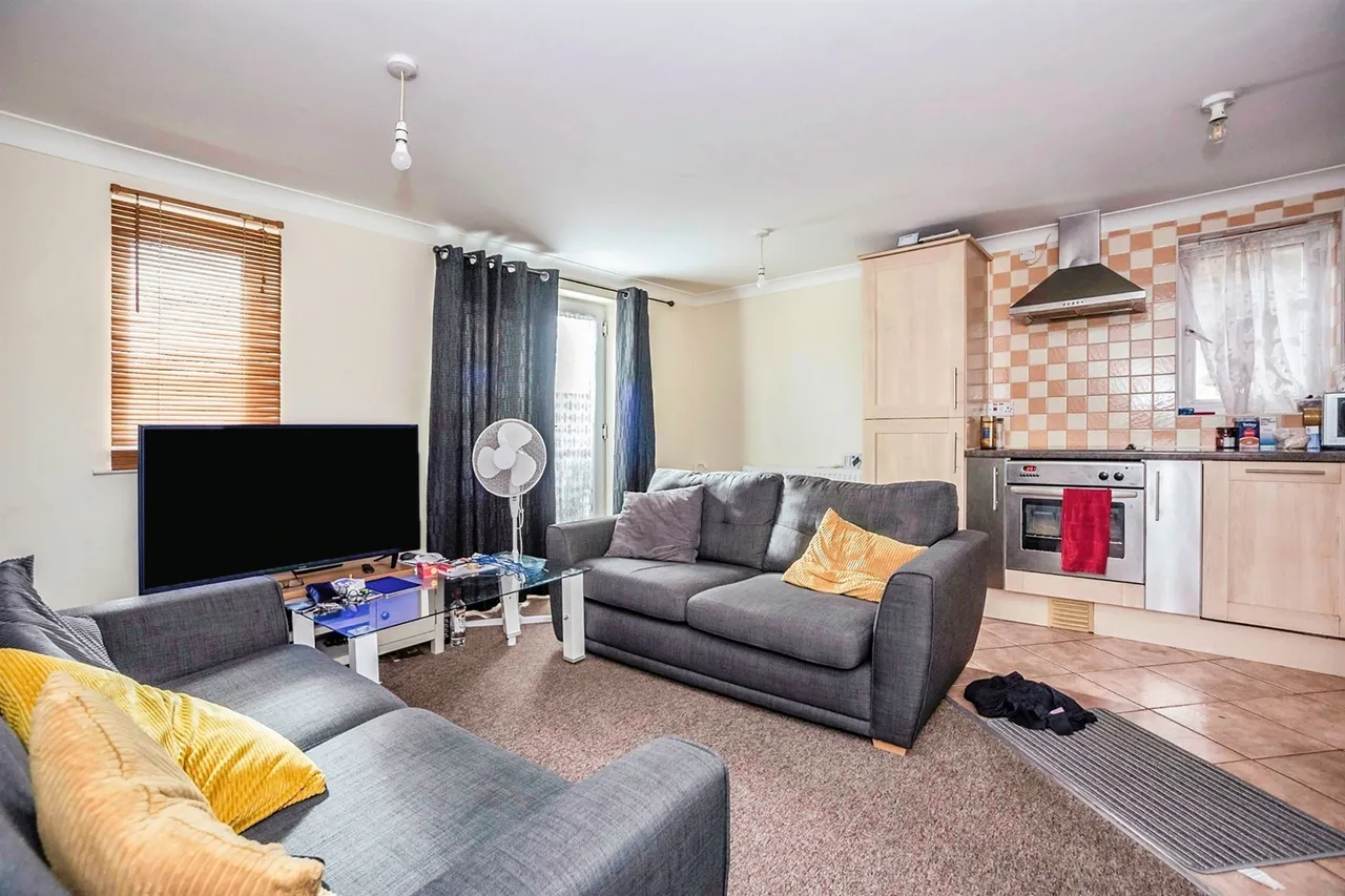 1 bed flat for sale, St. Chads Road, Tilbury, RM18