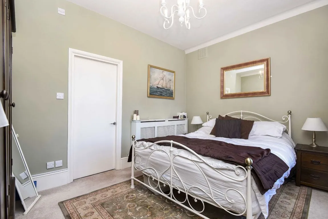 Hopton Road, SW16, photo 4