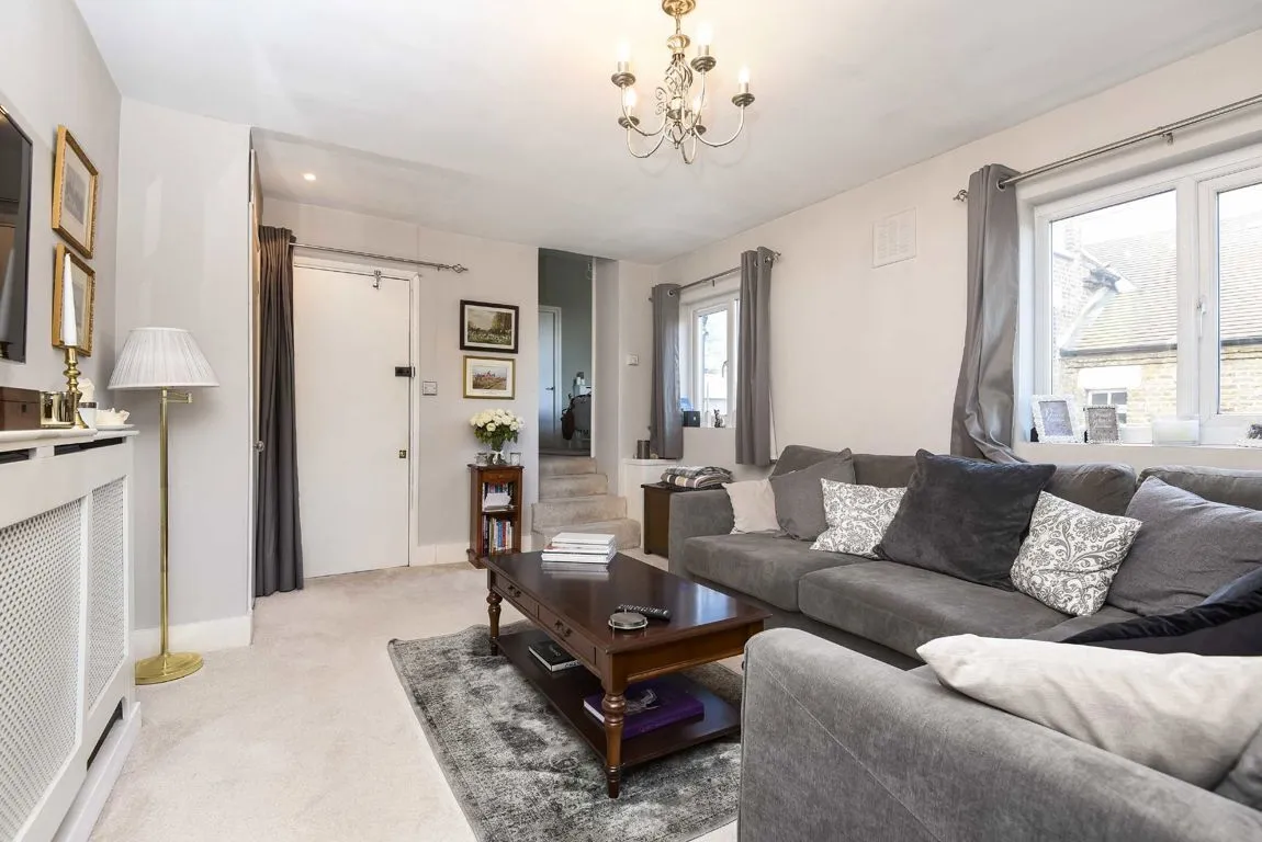 Hopton Road, SW16, photo 2