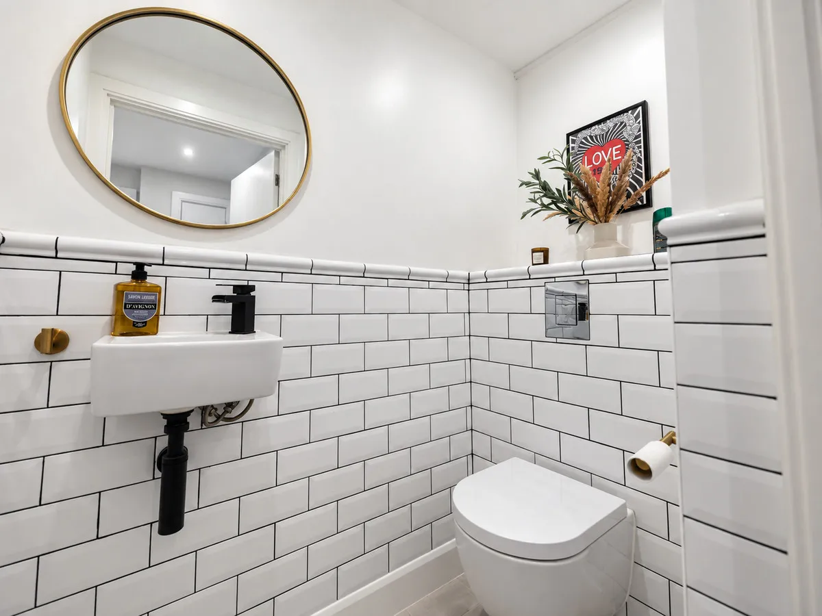 Ferry Lane, Brentford, TW8, photo 13