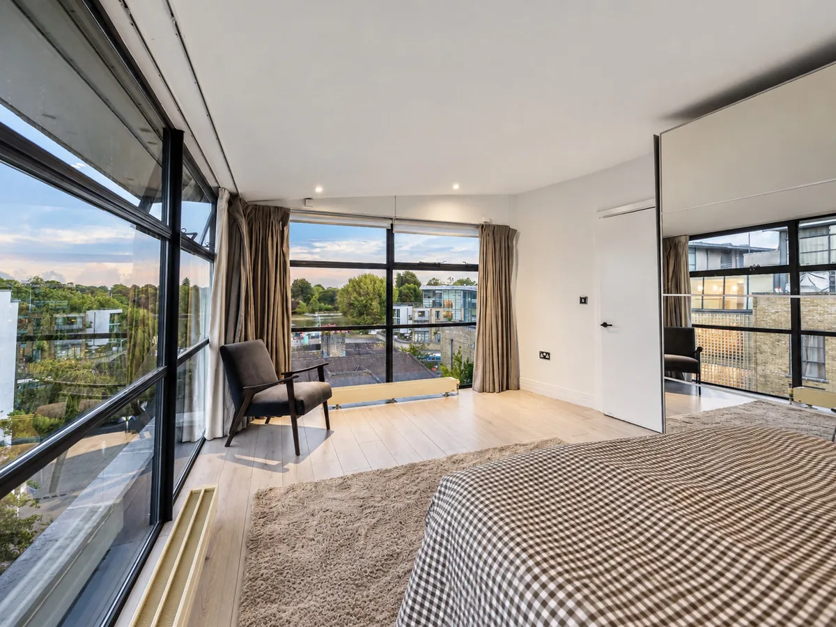 Ferry Lane, Brentford, TW8, photo 11