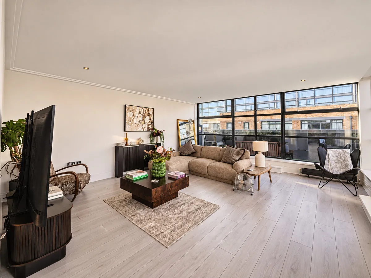 Ferry Lane, Brentford, TW8, photo 6