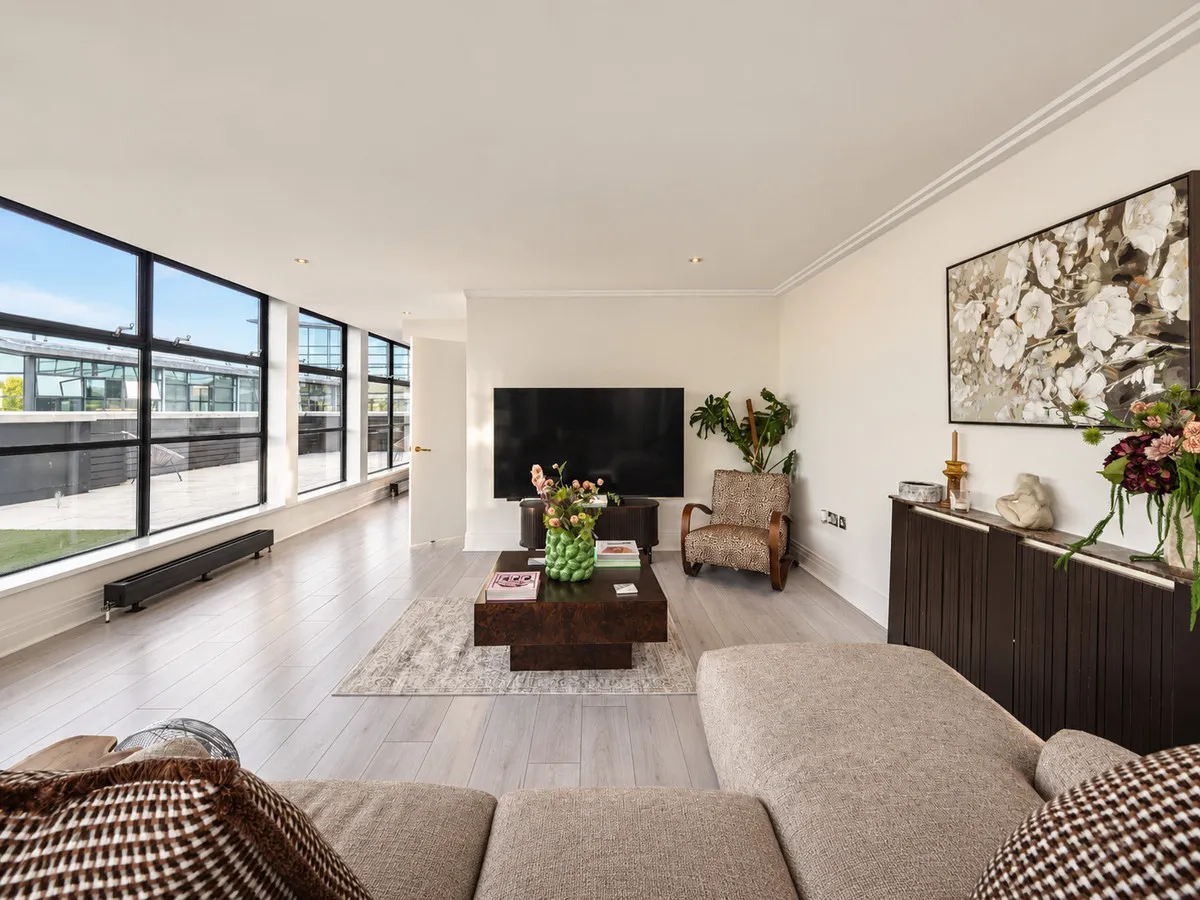 Ferry Lane, Brentford, TW8, photo 8