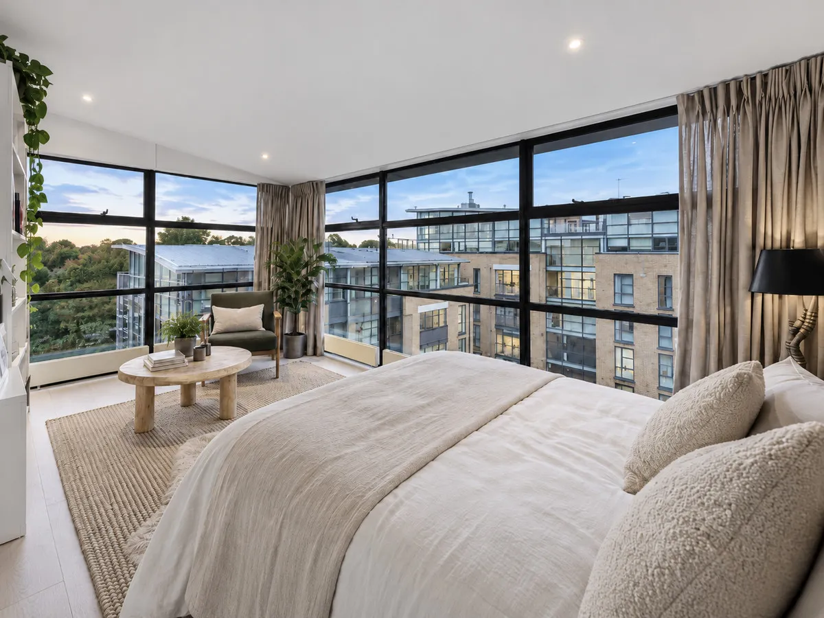 Ferry Lane, Brentford, TW8, photo 12