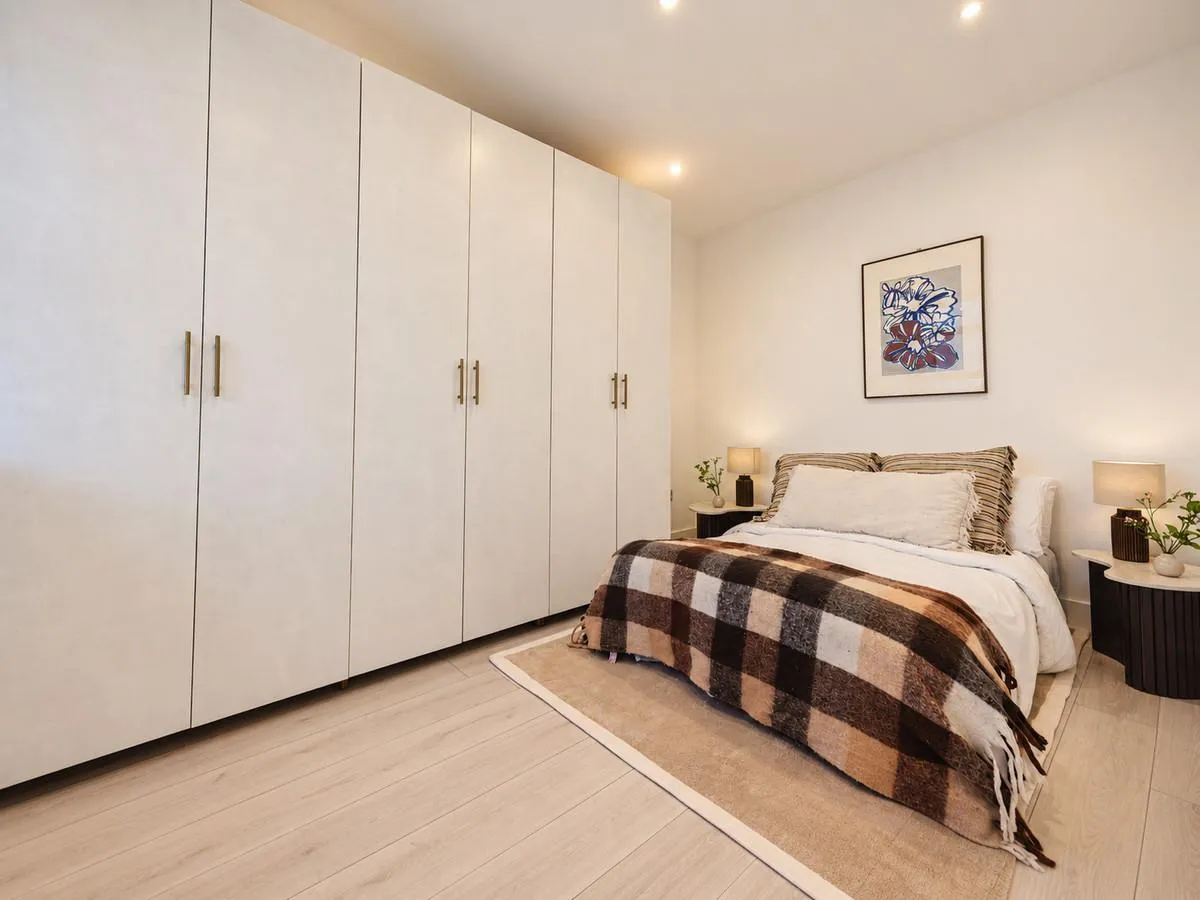 Ferry Lane, Brentford, TW8, photo 14